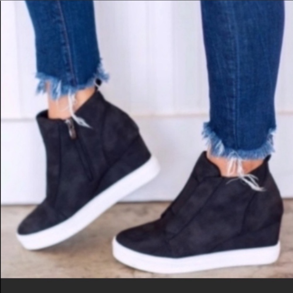 Black wedge sneakers, NEW